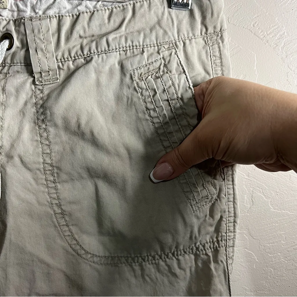 AEO Vintage Y2K Utility Cargo Capris - Image 4