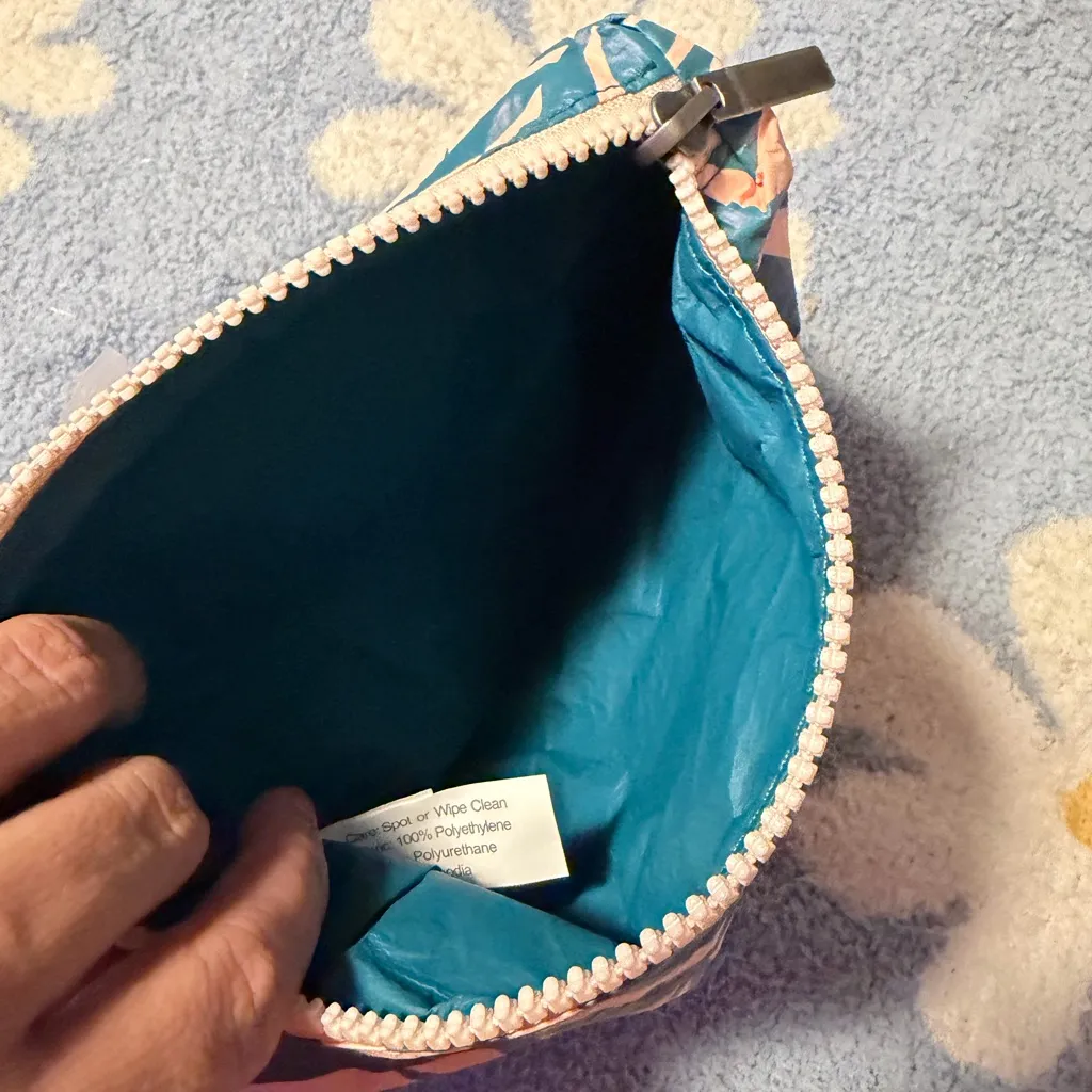 Vibrant Leaf Pattern Water Resistant Reversible Pouch Pink - Image 3