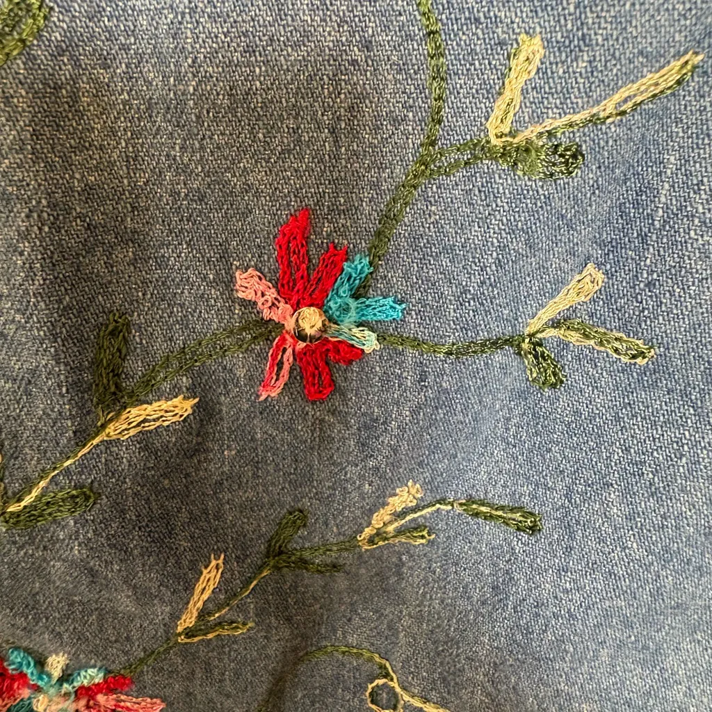 Bobbie Brooks Floral Embroidered Denim Jacket Medium Wash Button Front L Blue Size L - Image 8