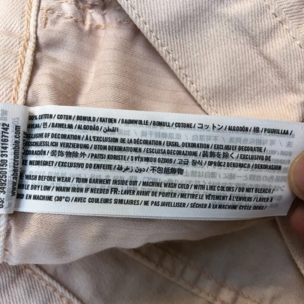 Hollister Embroidered High Rise Shorts Size 26 - Image 4