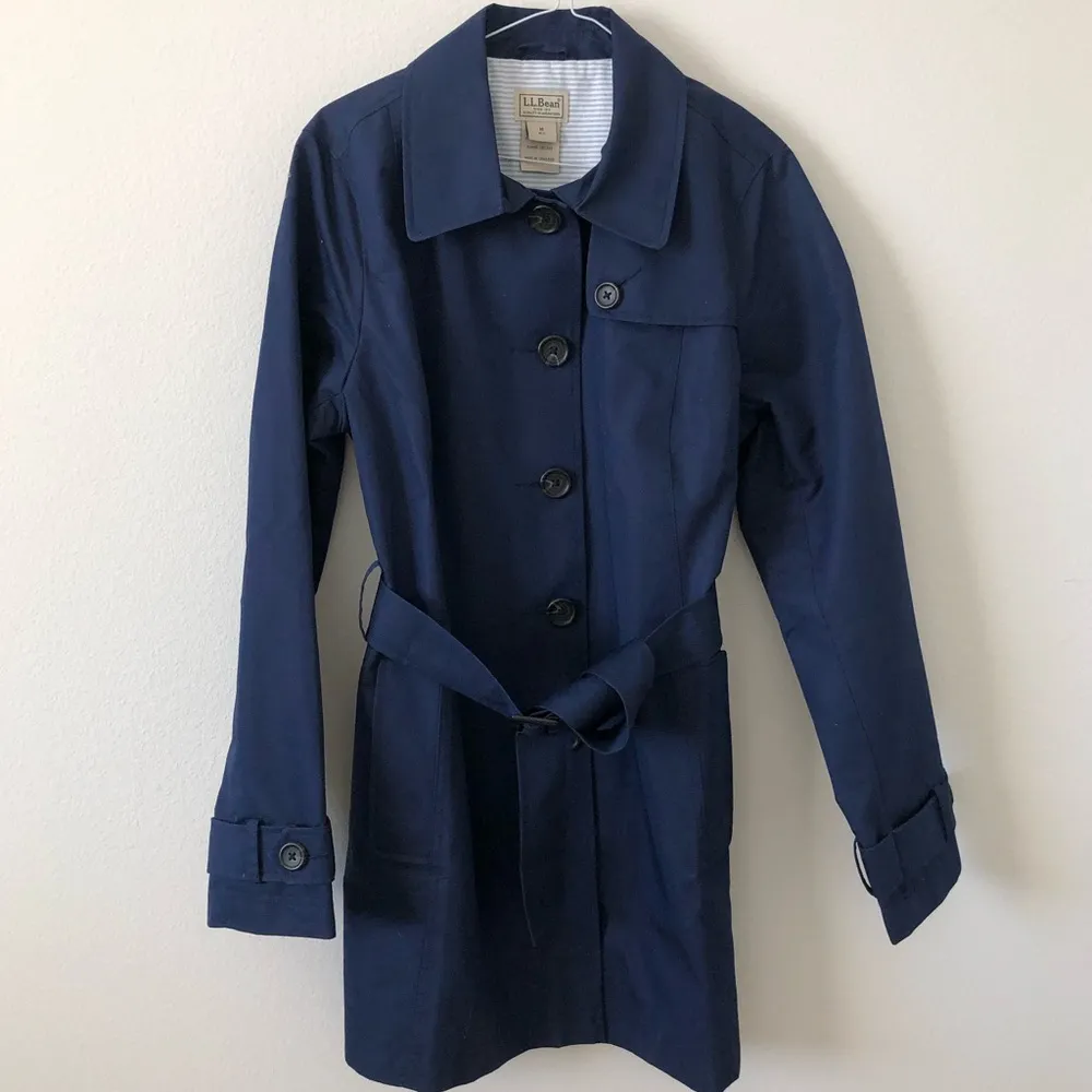 L.L Bean Navy Old Port Trench Coat. Size Medium - Image 2