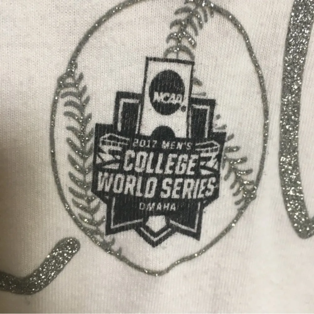 2017 Mens College World Series T-shirt woman’s size large - Image 3