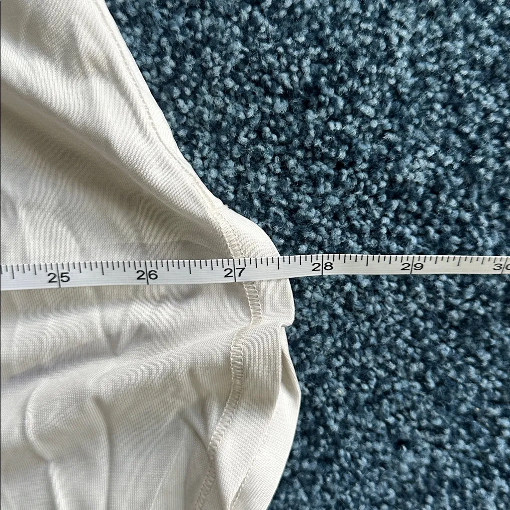 lululemon size 8 Beige Long Sleeve Women's Top rounded bottom side slits - Image 7