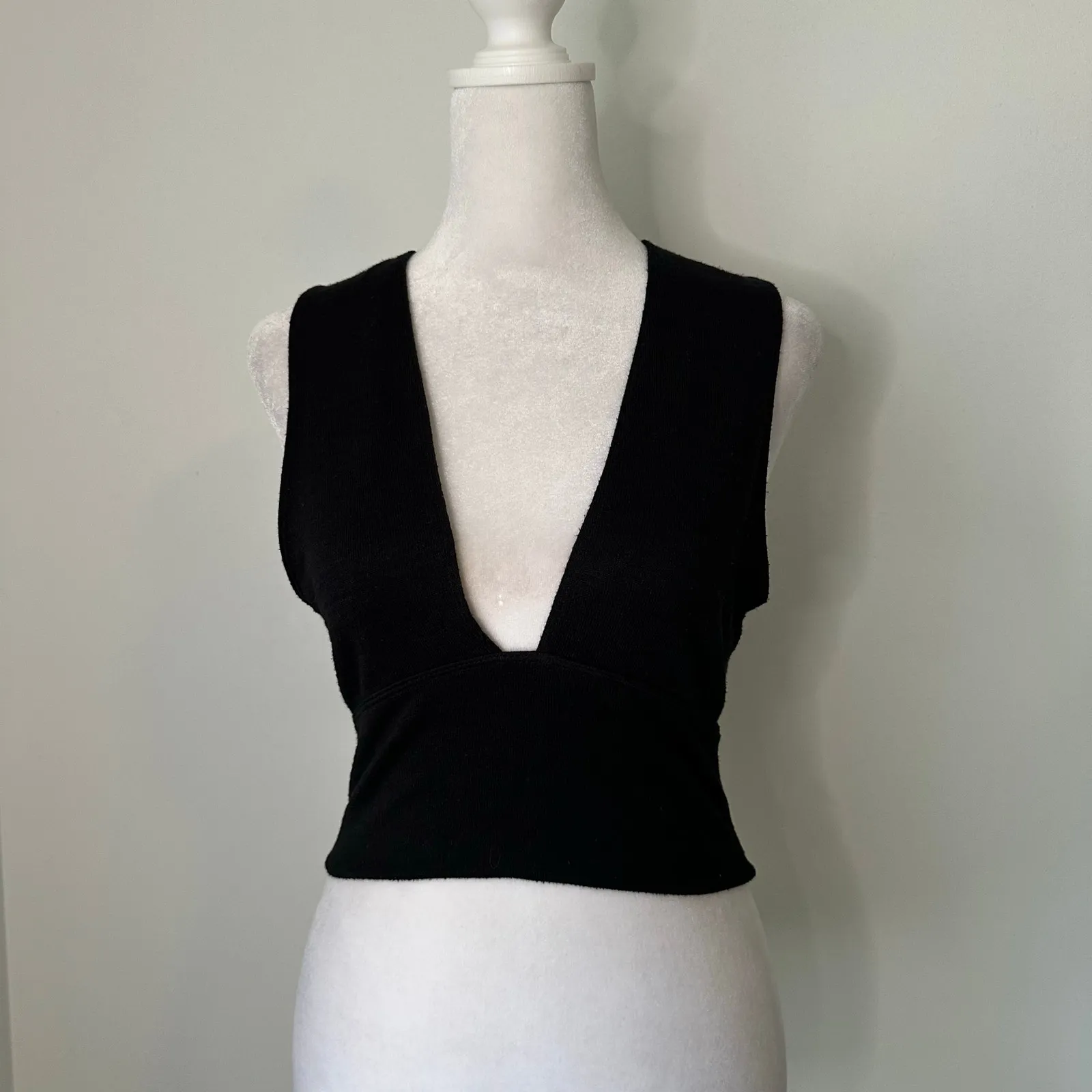 Wilfred Free black v-neck crop tank top size M - Image 2