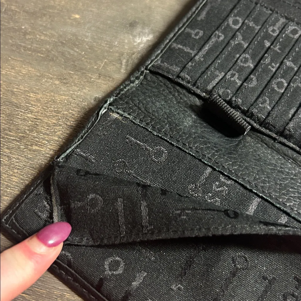 Fossil Textured Black Wallet - Image 4