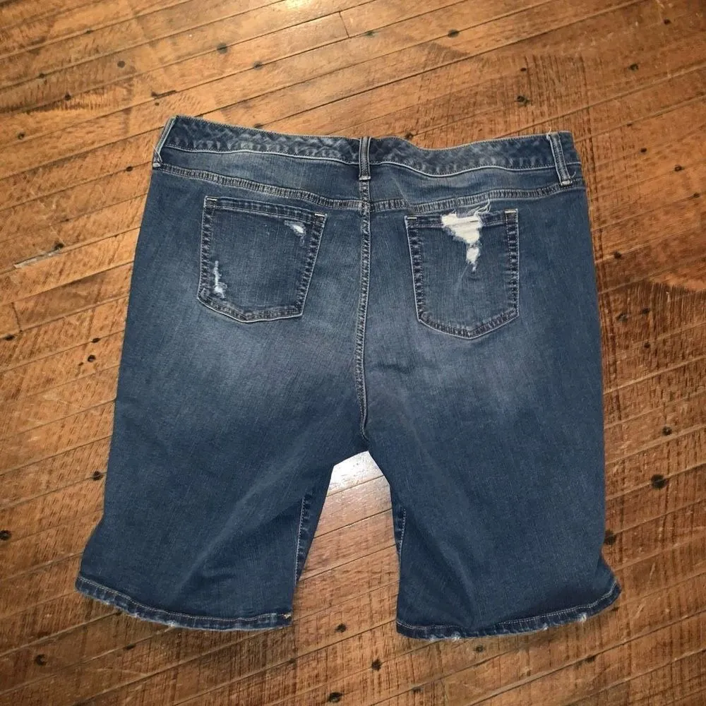 Torrid destroyed distressed 20 denim Bermuda shorts - Image 3
