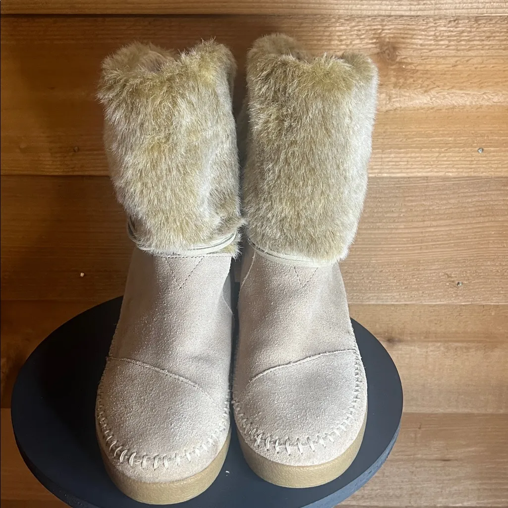 Tom’s Nepal Suede Leather Faux Fur Wrap Tan Calf Boot Moccasin 8 Tan - Image 7