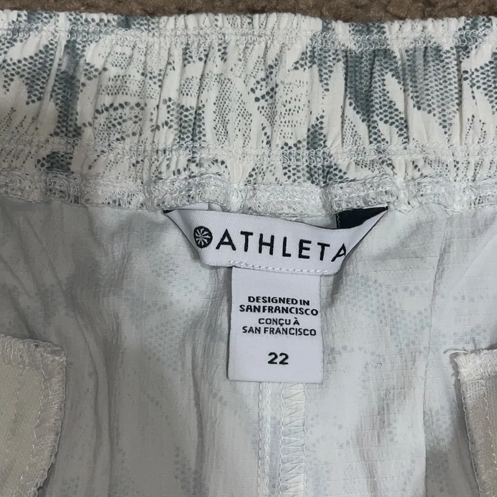 Athleta Trekkie Convertible Hike Pant Ethereal‎ Bloom Magnolia White 22 - Image 13