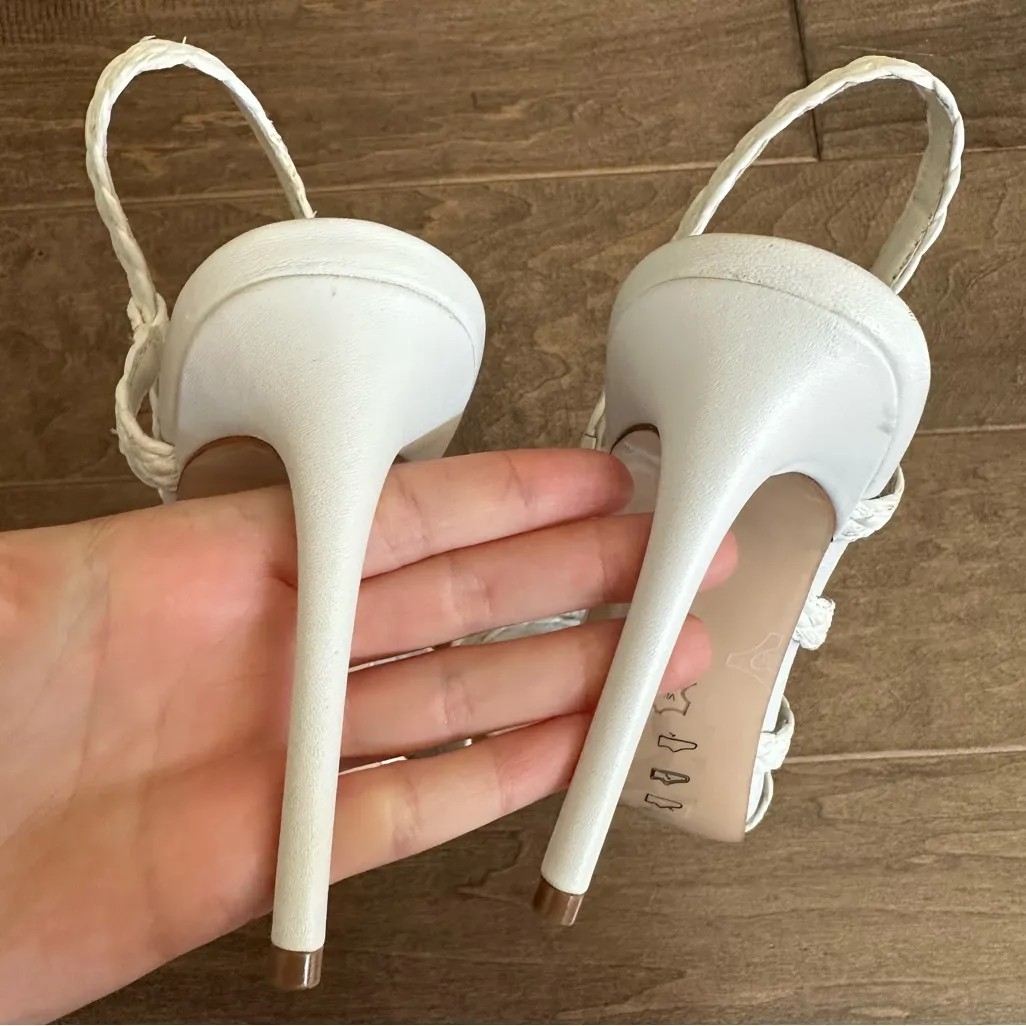 Alice + Olivia Fanniey Strappy Raffia Heeled Sandals - Image 6