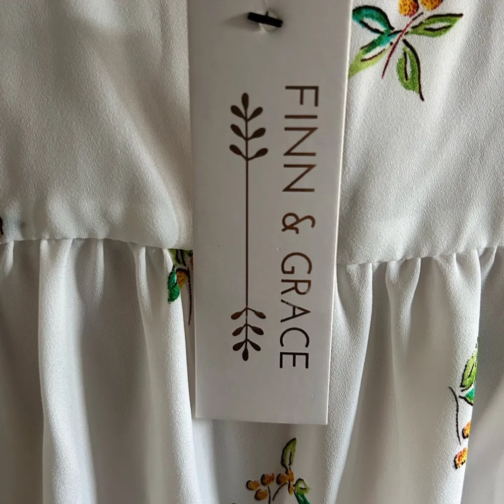 NWT Finn and Grace Floral Print White Blouse | Size: M - Image 3