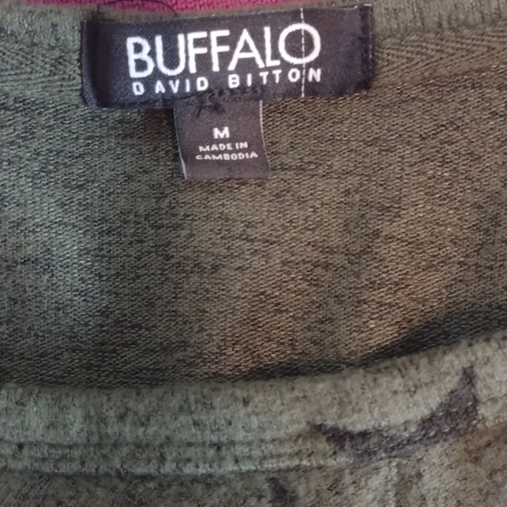 Buffalo DAVID BITTON - green star long sleeve top size medium - Image 4