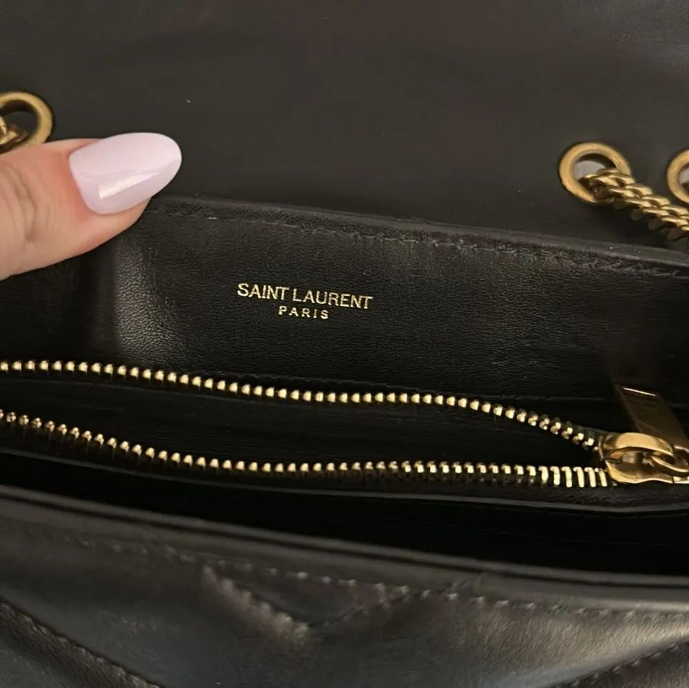 Authentic YSL  Black Leather Shoulder Bag. - Image 4