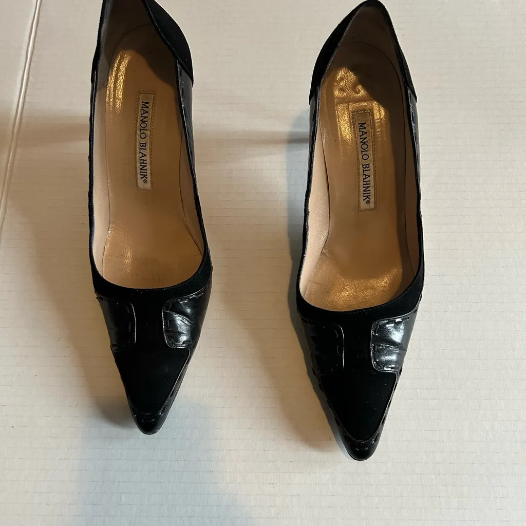 Manolo Blahnik Black Patent Leather Heels - Image 6