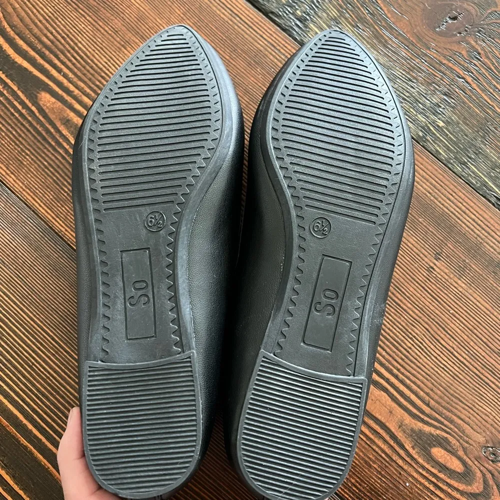 NWOT Women's Pointed Toe Ballet Flat - Image 2