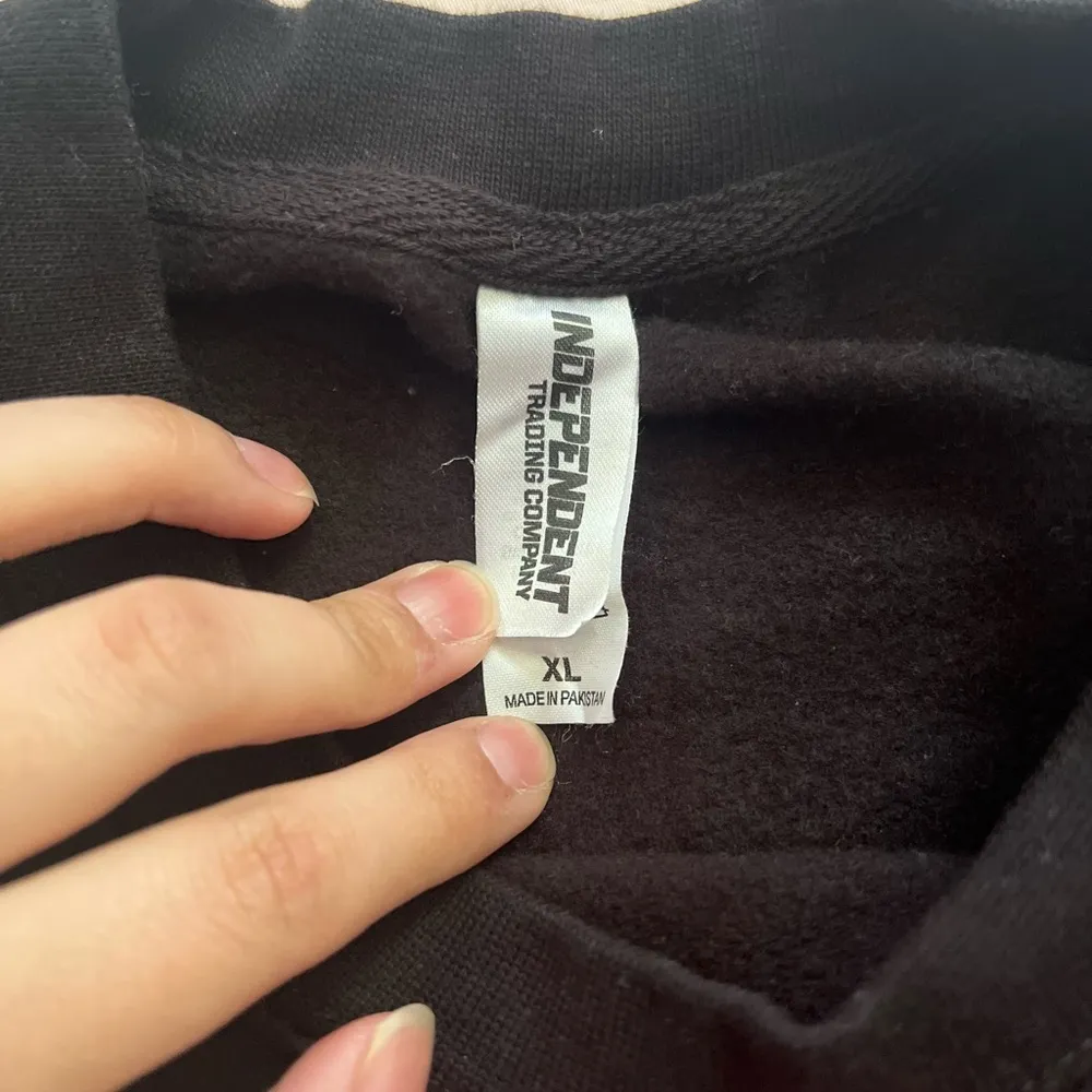 Mitski concert crew neck sweater - Image 3