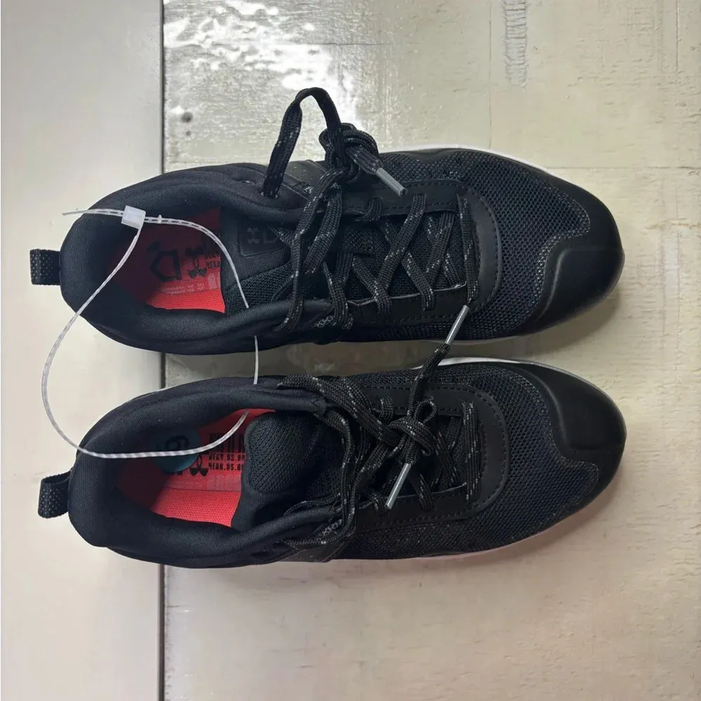 Under Armour Women’s Glyde MT Softball Cleats Metal Size 6 Black New Spikes - Image 5