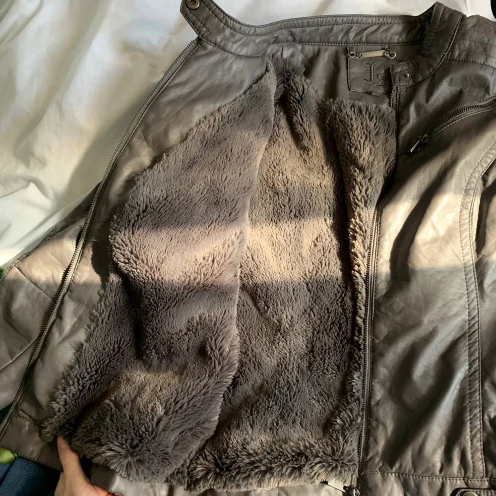 Grey Fur Lined Leather Jacket Size XL - Image 4