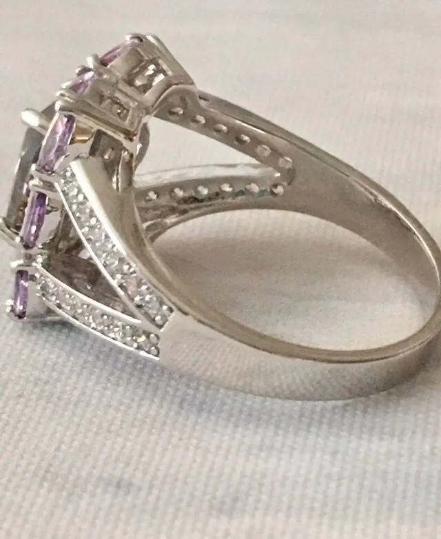 Gorgeous Ring, Size 8 Multiple - Image 5