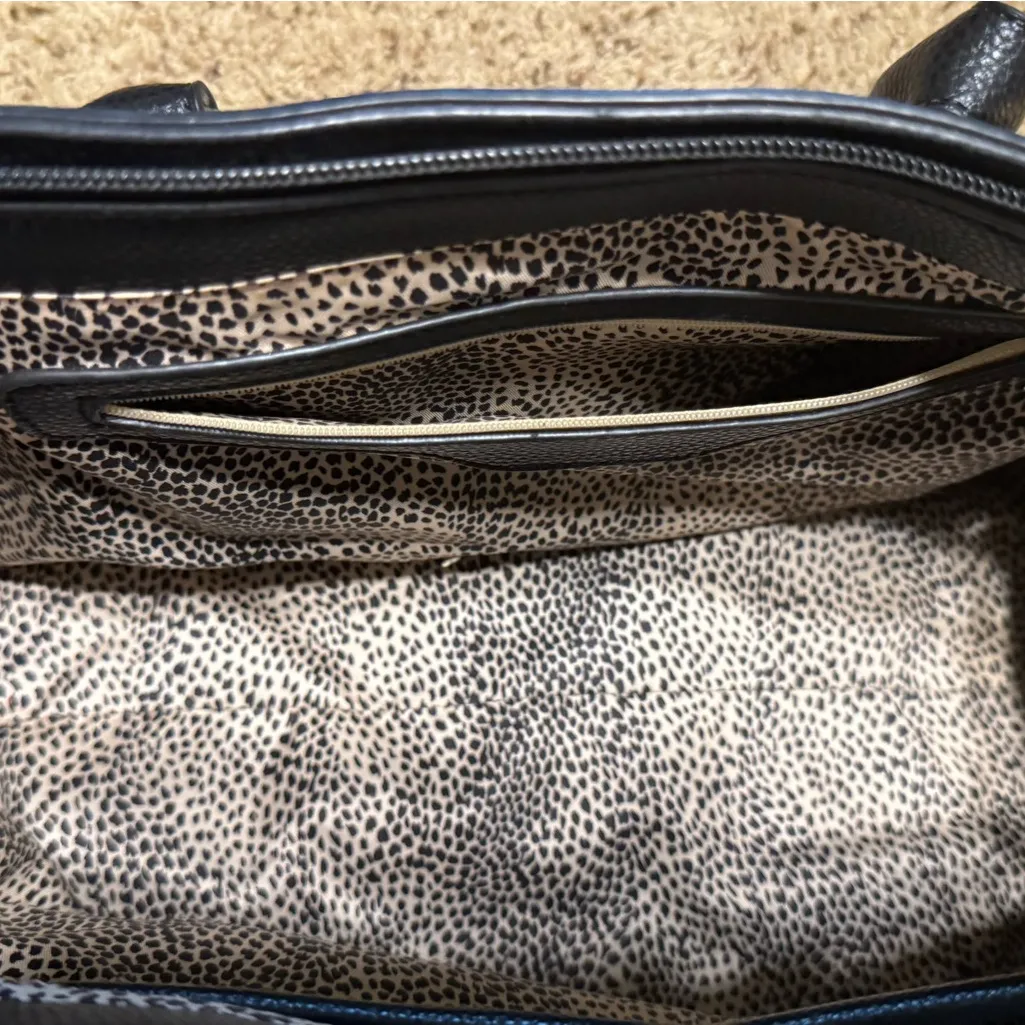 Black Conceal Carry Handbag Pockets and Strap. - Image 8