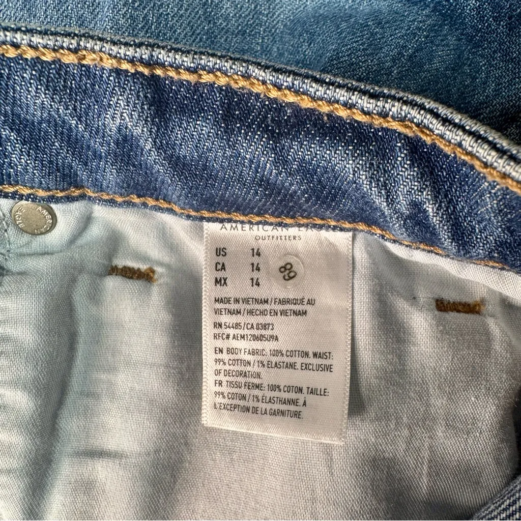 American Eagle Mom Jean Shorts Distressed Ripped Denim Size 14 - Image 8