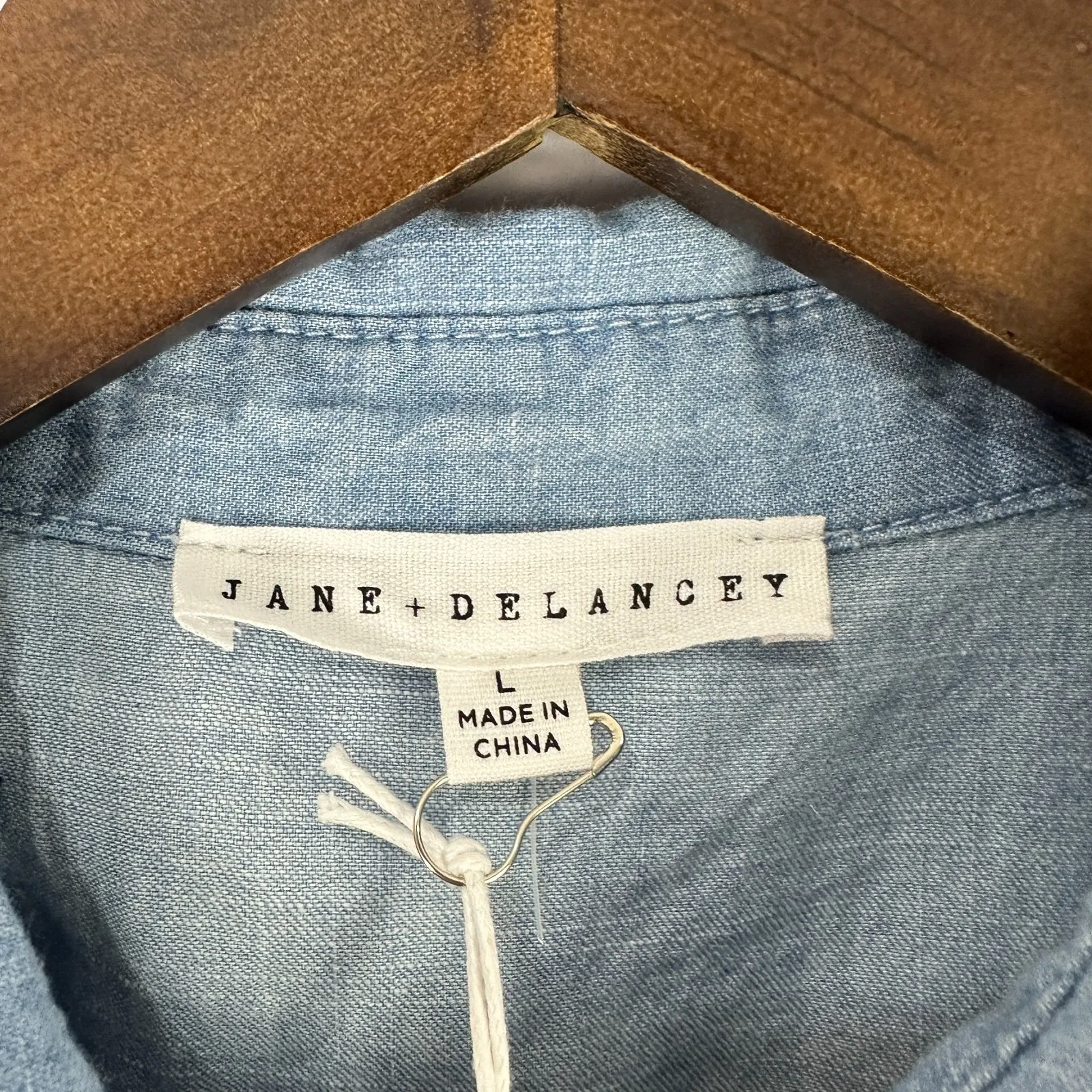 Jane + Delancey Chambray Shirt L Blue Star Embroidered Western Boho Indie Sleaze - Image 4