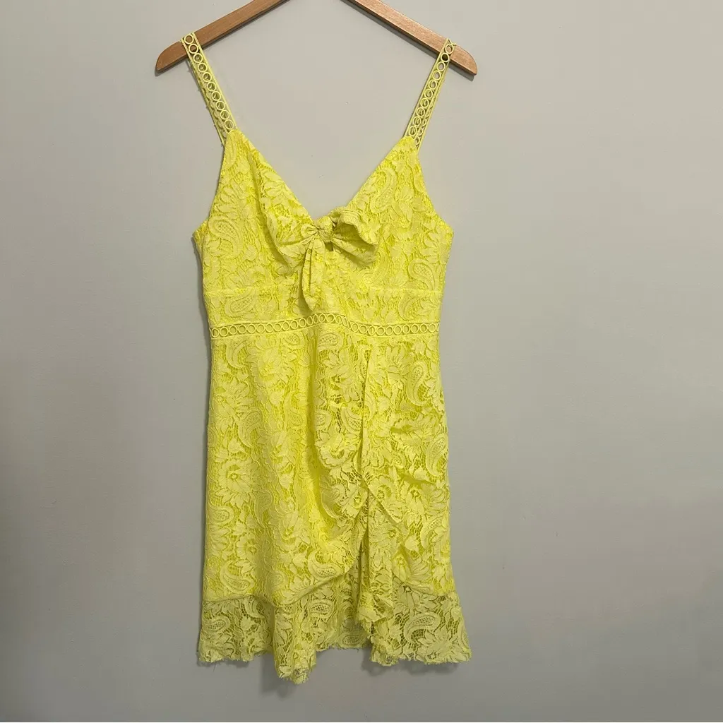 Astr The Label Joey Sleeveless Lace Bow Tie Short Mini Dress Size Large Yellow - Image 2