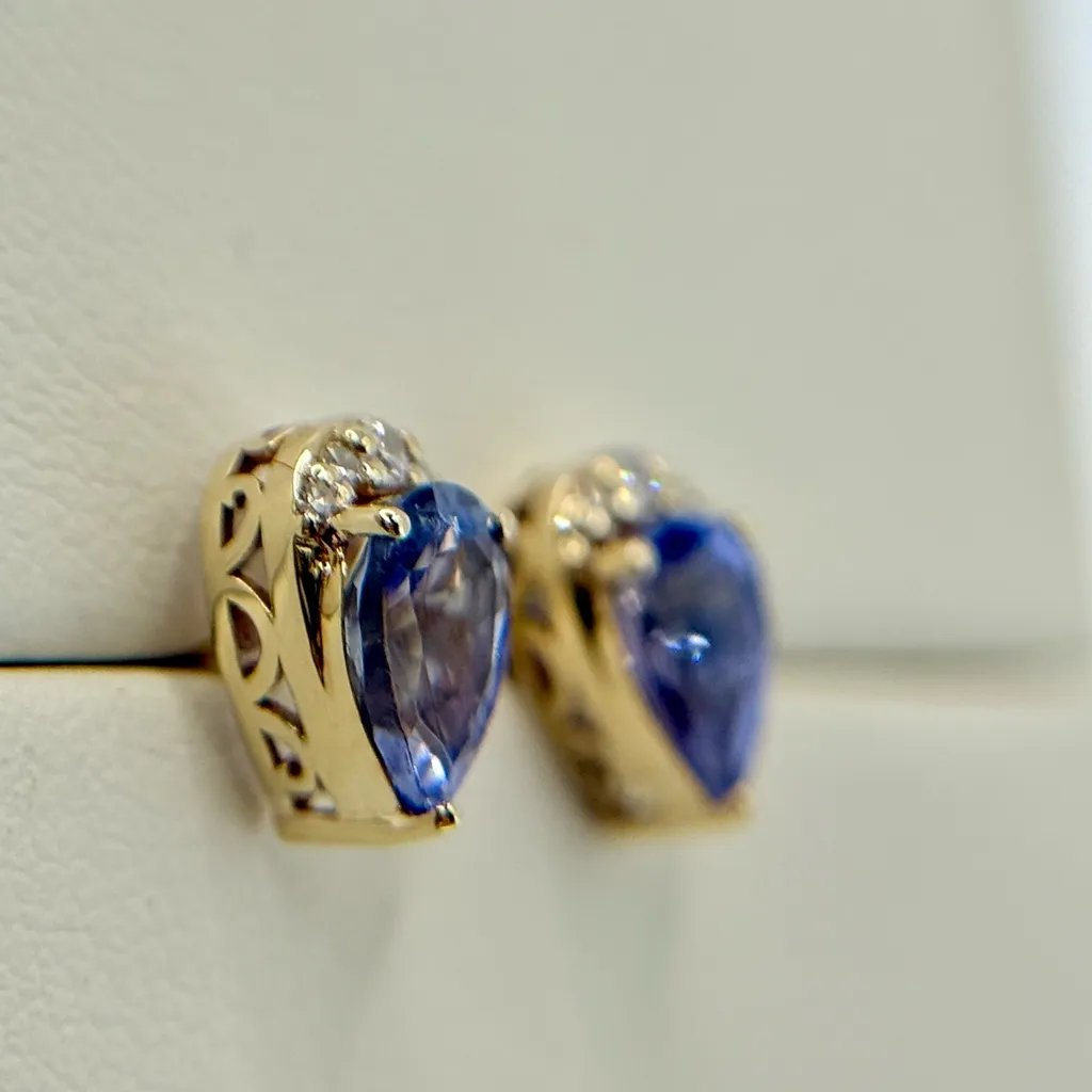 NWOT 9K Gold Pear - Image 10