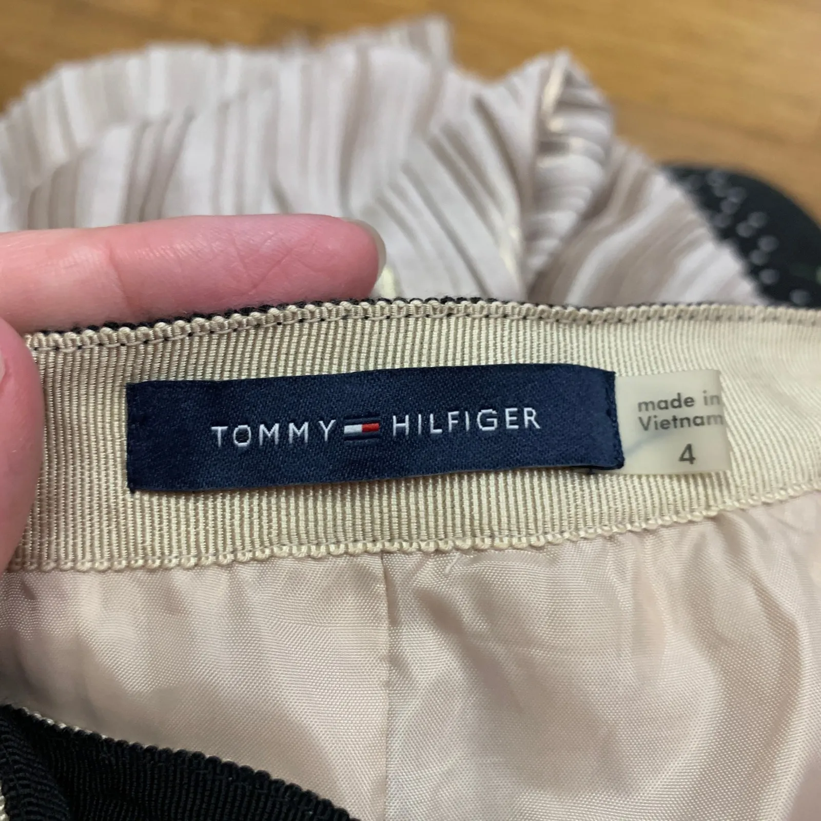 Tommy Hilfiger Metallic‎ Pleated Skirt Womens Size 4 A-Line Party Cocktail Gold - Image 4