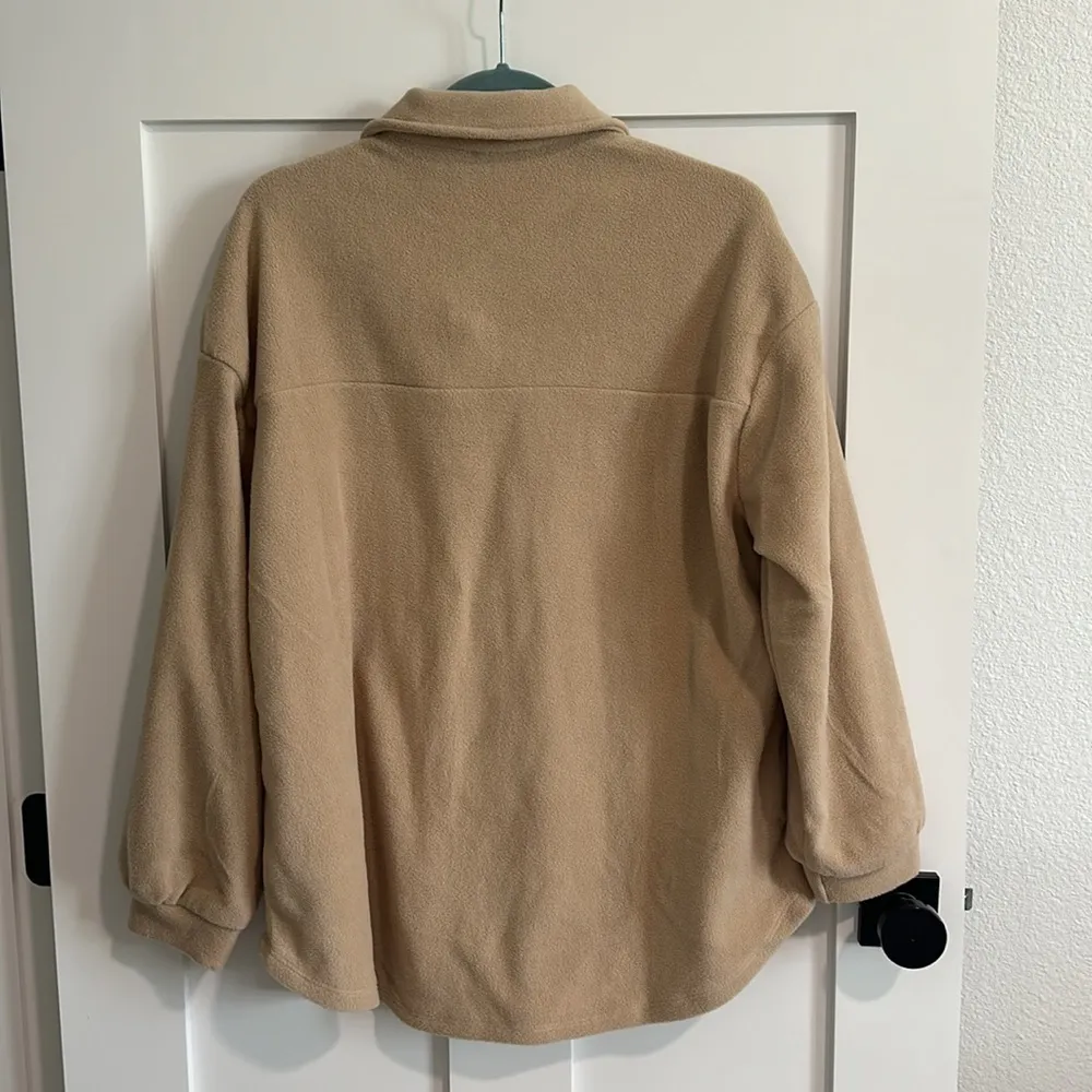 HYFVE super soft tan colored shacket. Women’s Small Overaized fit. Button down - Image 5
