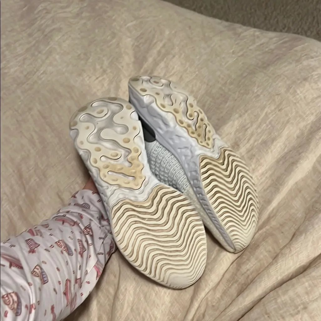 Nike White Slip-On Sneakers - Image 5