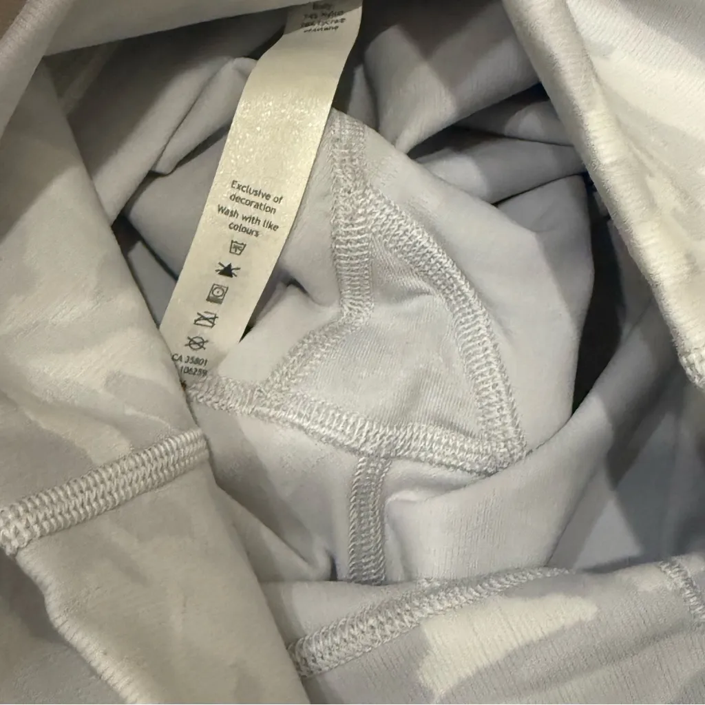 LULULEMON Wunder Under HR 10” Shorts Incognito Camo Jacquard Alpine White Size 4 - Image 10