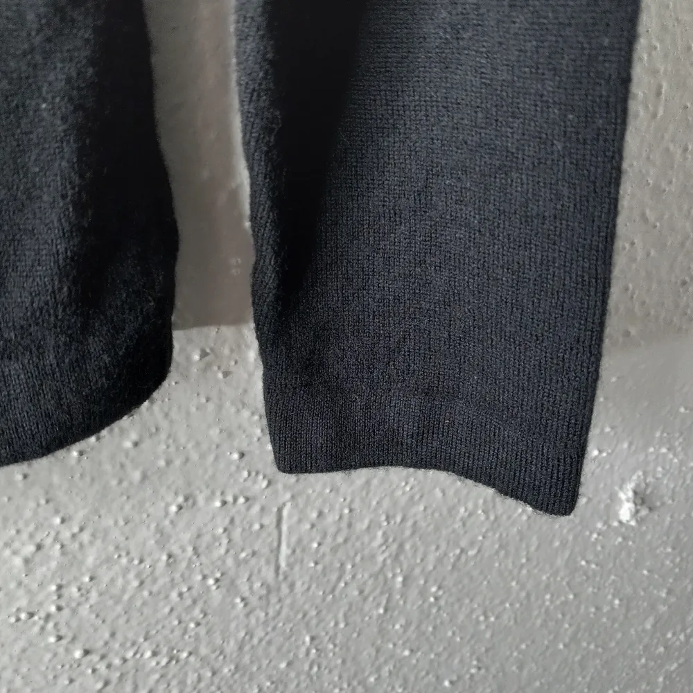 Harold's M Extra Fine Merino Wool Long Sleeved Pullover Sweater in Black Size M - Image 4