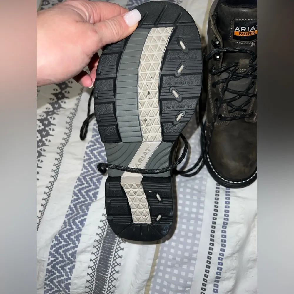 Like New Ariat Composite Toe Lace Up Work Boot in Women's 6.5 - Image 4