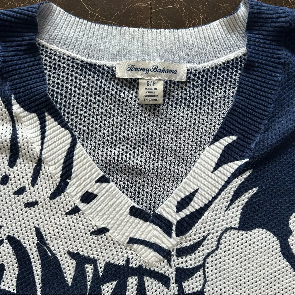 Tommy Bahama  Courtside V-Neck Mesh Lightweight Pullover Sweater Navy - Image 3