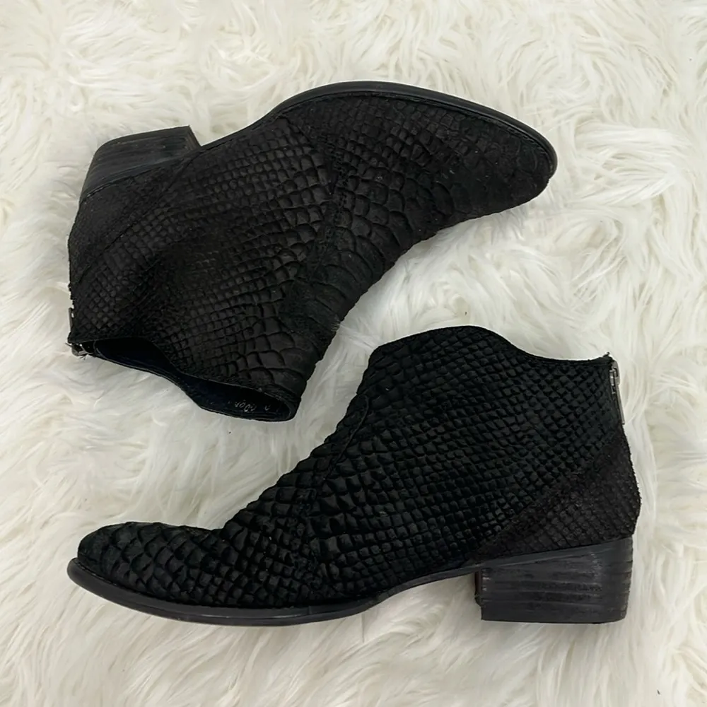 Seychelles Size 7 Black Reunited Snake Skin Suede Leather Heeled Booties - Image 4