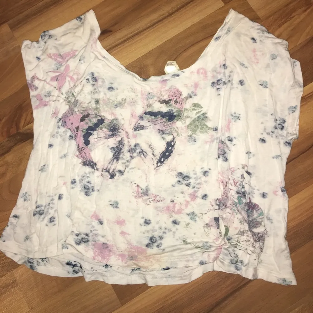 Cute butterfly crop top - Image 3