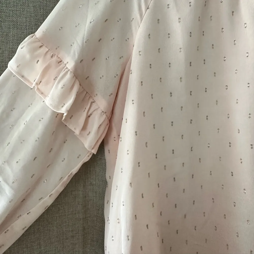 LOFT Light Pink Long Sleeve Ruffle Blouse with Rose Gold Ticking Pattern Small - Image 4