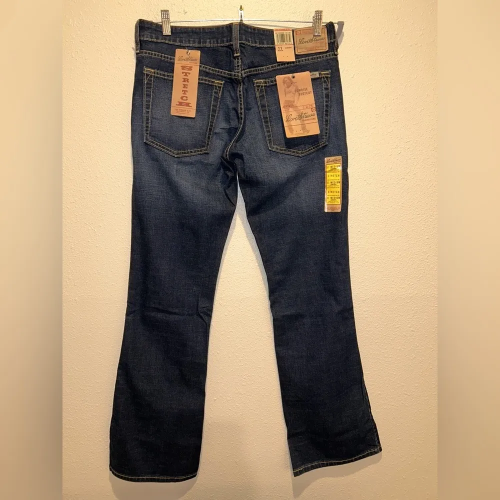 Levi Strauss Signature Jeans 11 Juniors Lowrise Bootcut - Slim Fit - NWT - Image 2