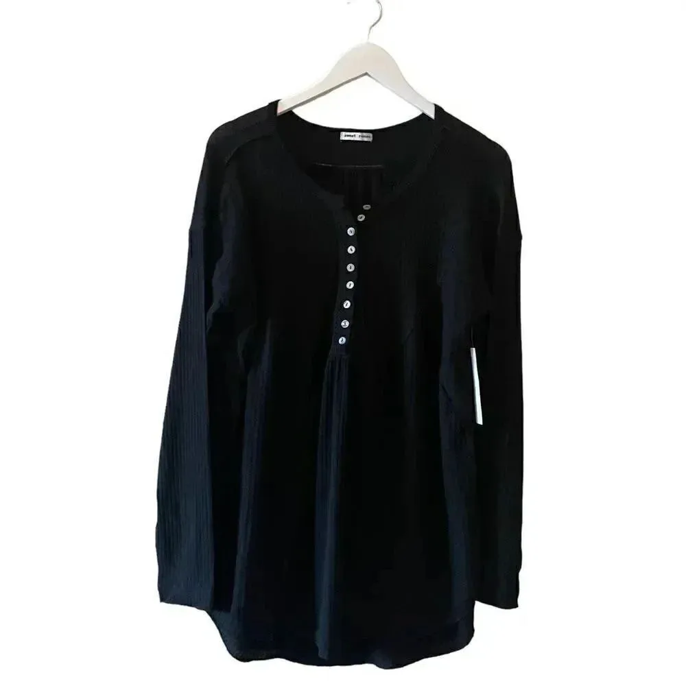 SWEET ROMEO Waffle Knit Oversized Henley Tunic Top in  Optic Black Size 1X - Image 2
