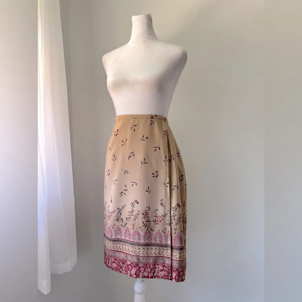 Vintage ‘00s Worthington Tan & Burgundy Floral Print Knee Length Wrap Skirt - Image 3