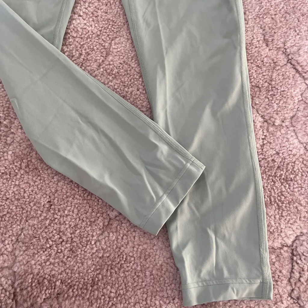 Gymshark Kathryn Kendra Cropped Leggings Woman’s Small Green Scrunch Butt small - Image 5