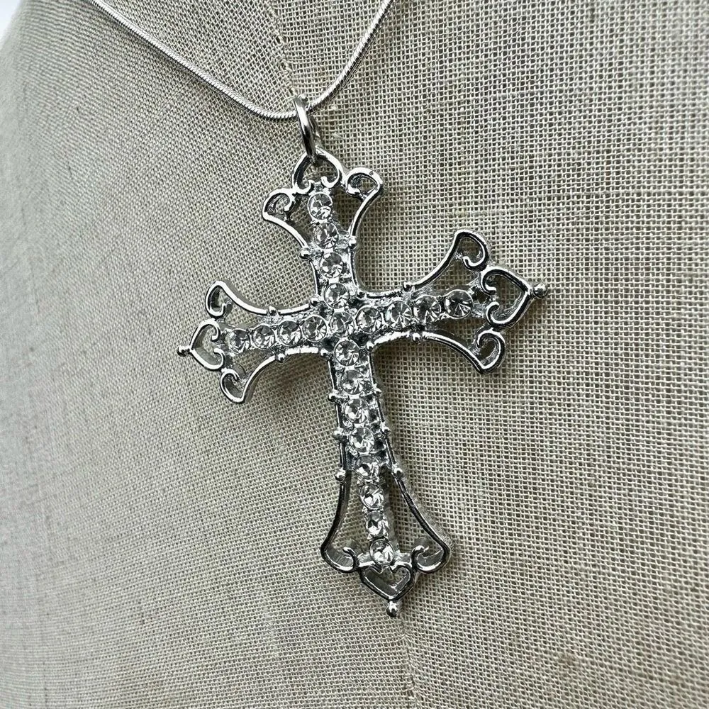 Silver tone rhinestone cross necklace - Image 7