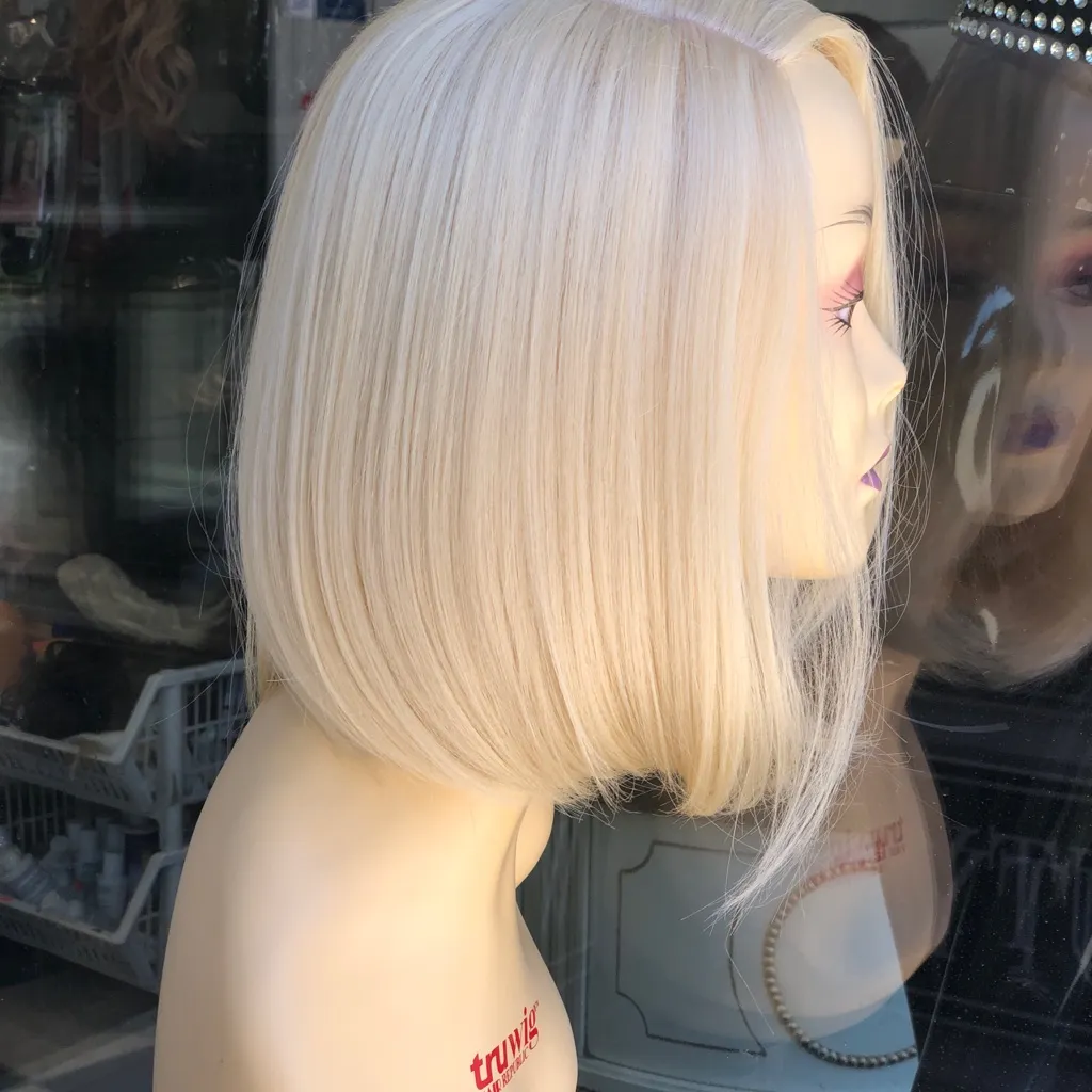 Basic blonde Bob Short SidePart Wig - Image 7
