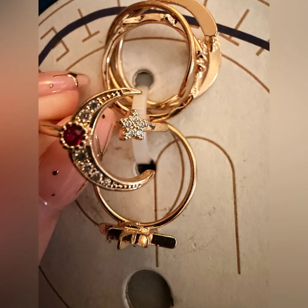 Urban Outfitters Gold Jeweled Five Ring Set NWT - Image 6