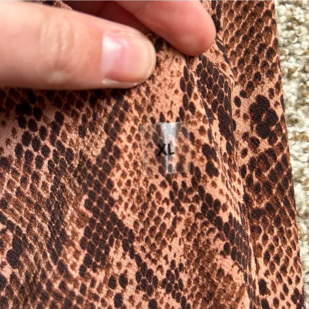 NWOT Express Brown Tan Snakeskin Drawstring Pullon Joggers Pants Casual XL XXL - Image 3