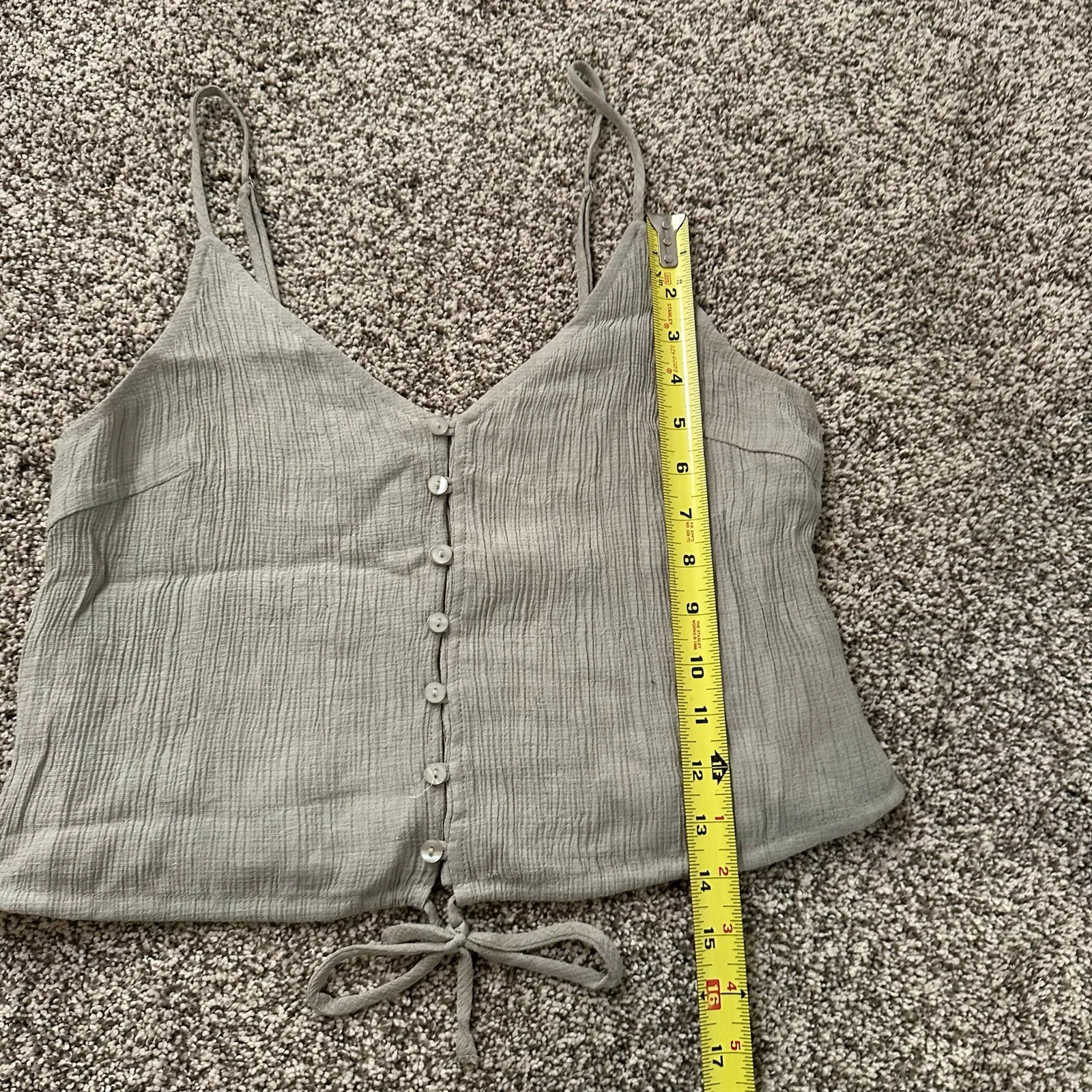 Lulus light sage green sleeveless button front crop tank top size M - Image 10