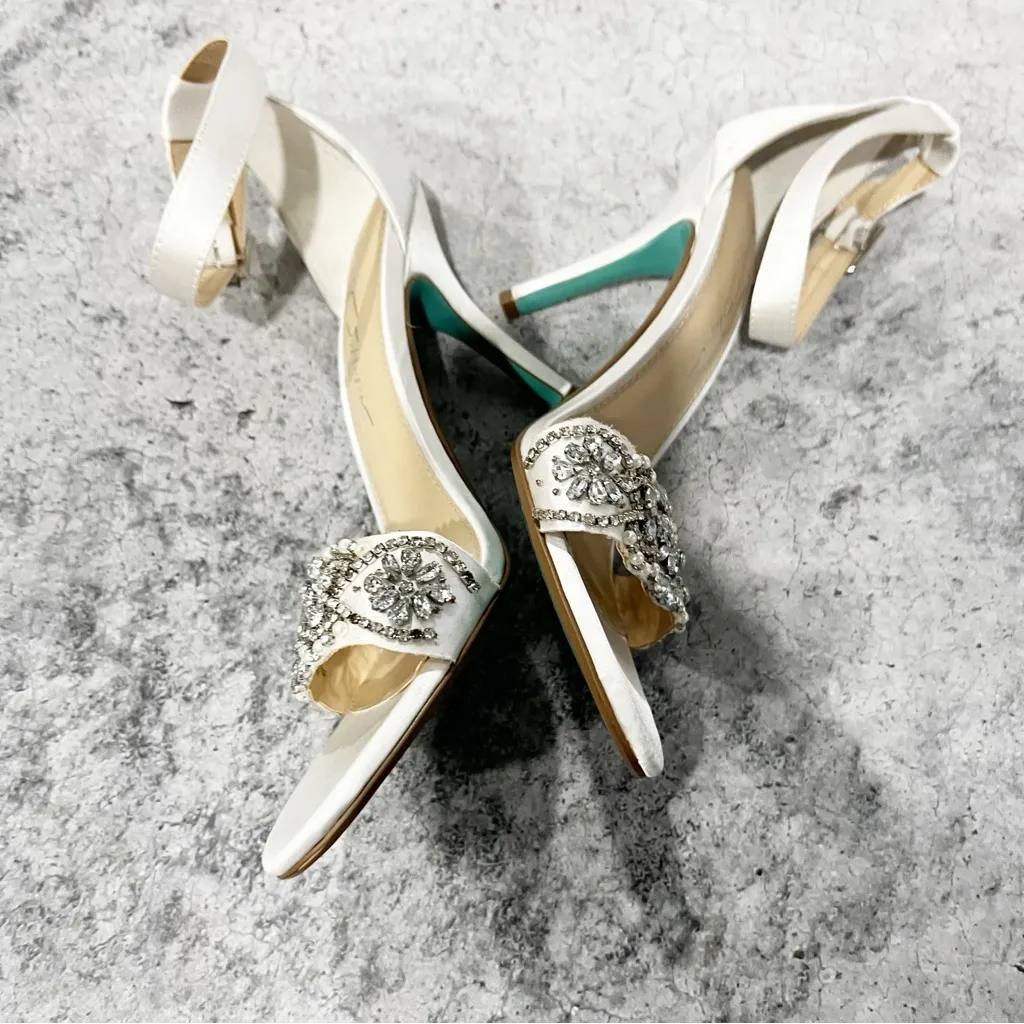 Betsey Johnson Women's Erin Jewel Dress Sandals White Embellished Size 8.5 - Image 5