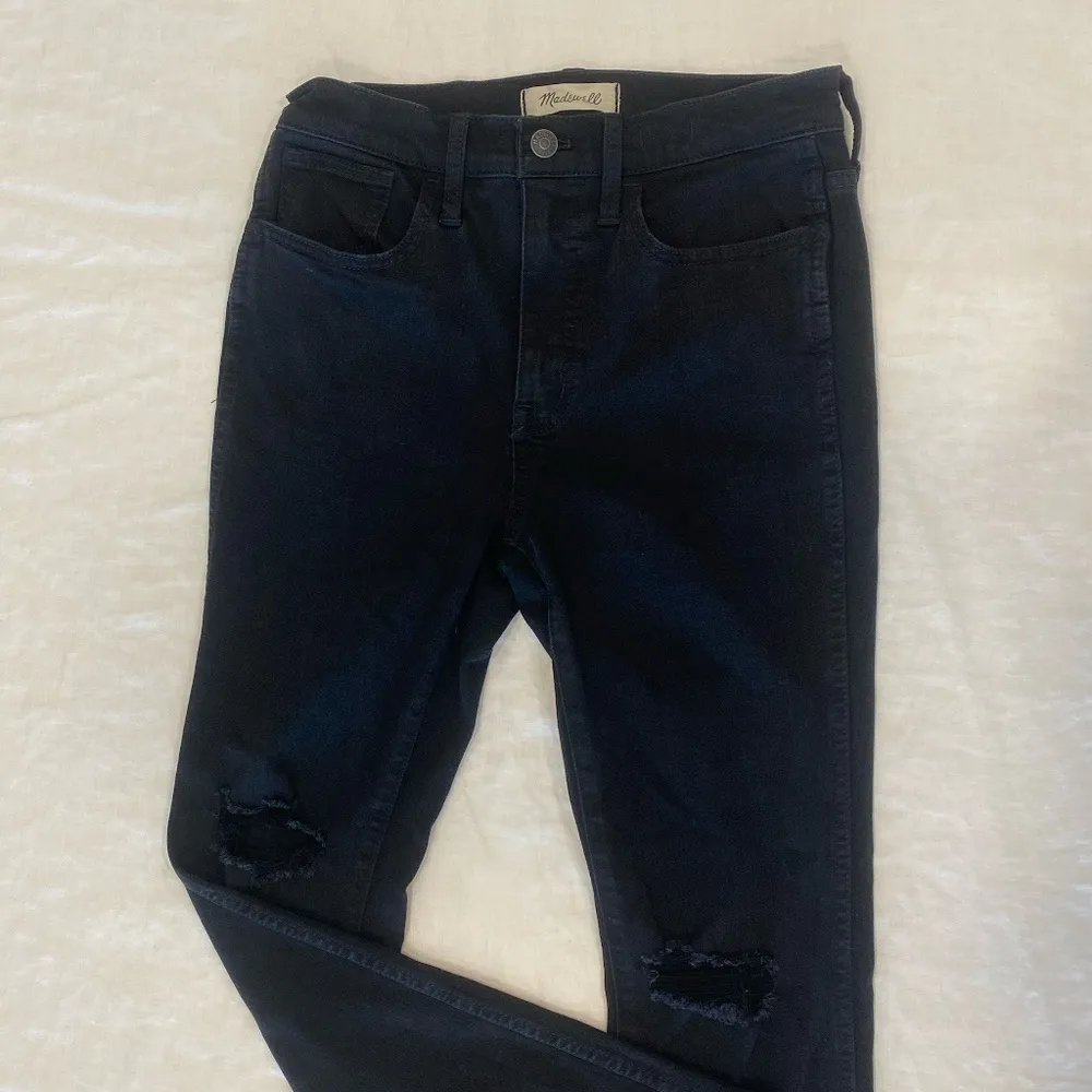 Madewell Women's 10" Roadtripper Super Soft Distressed Black Jeans - 26P - Image 2