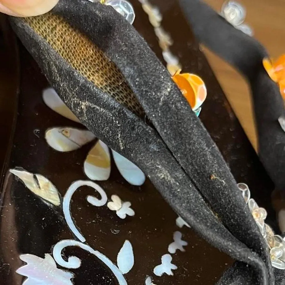 *Repair* Y2k cute black floral sequins thong sandals kitten heel
No size tag - Image 4