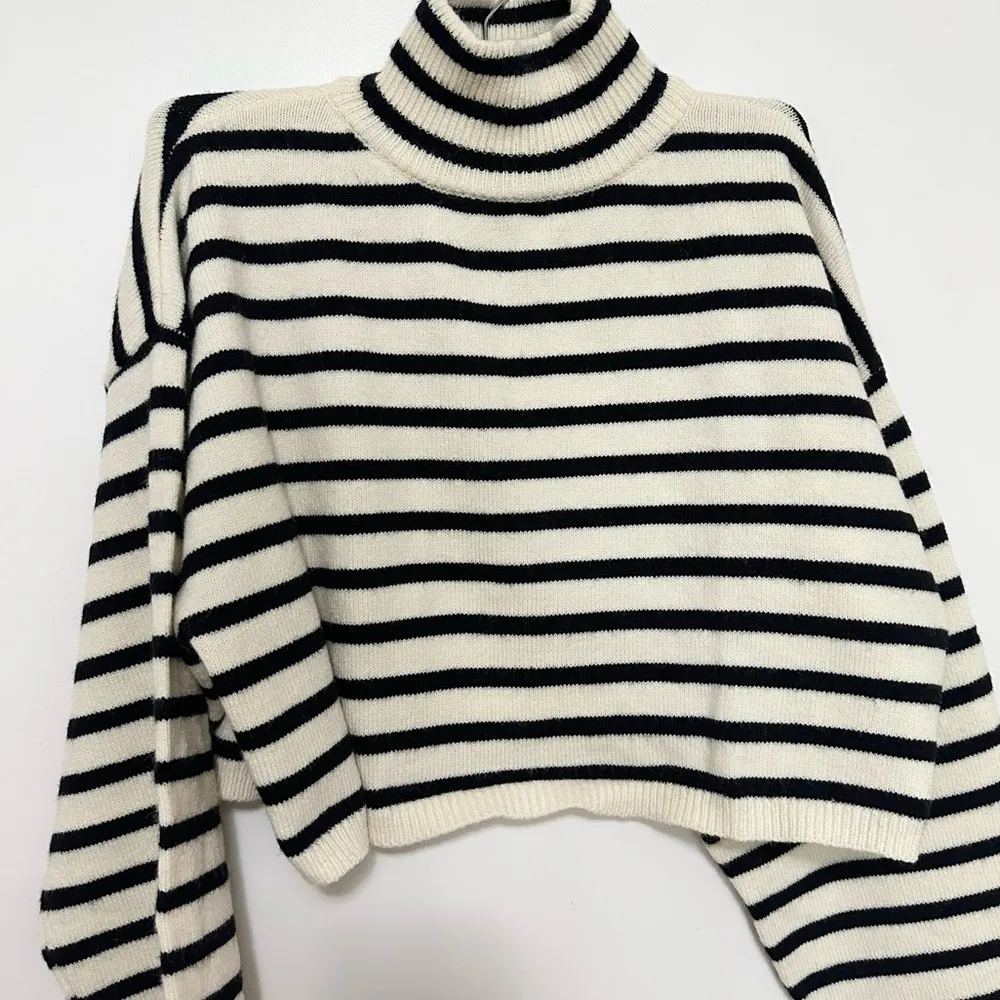 Cider High Neck Striped Cropped Sweater XS - Image 8
